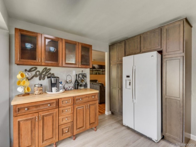 Photo 9 of 32 - 7493 S Saulsbury Ct, Littleton, CO 80128