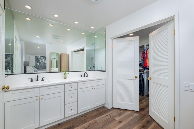 Photo 23 of 40 - 317 Wyndgate Rd, Sacramento, CA 95864