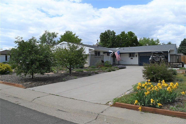 Photo 2 of 30 - 785 Daphne St, Broomfield, CO 80020