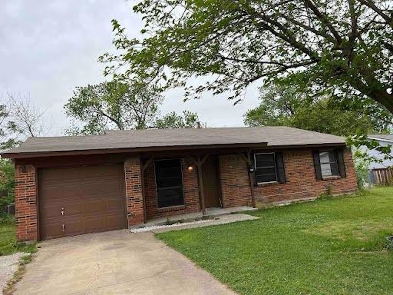 Photo 2 of 18 - 1005 S Murray St, McKinney, TX 75069