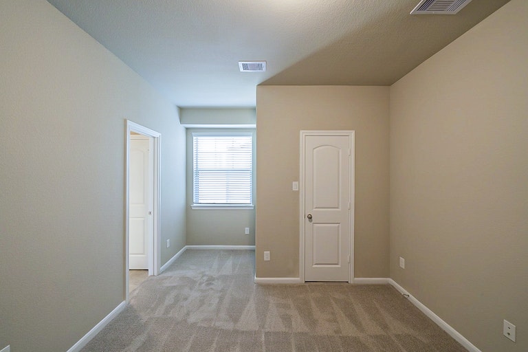 Photo 23 of 32 - 12426 Alora Bluff Trl, Humble, TX 77346