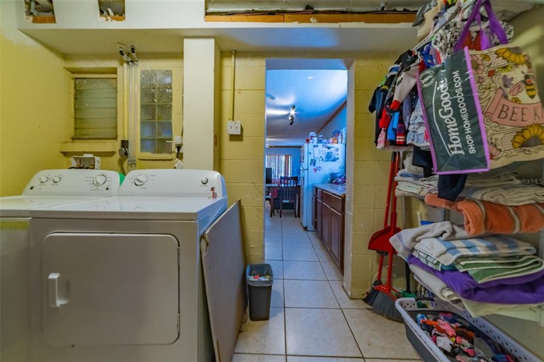 Photo 13 of 51 - 6704 50th Ave N, Saint Petersburg, FL 33709