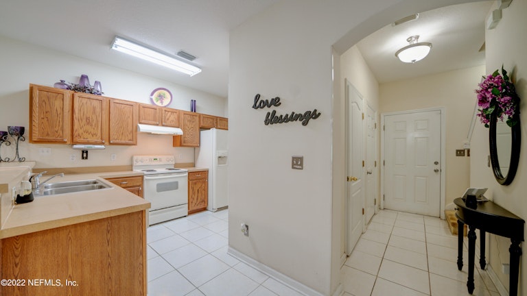 Photo 8 of 26 - 12329 Mangrove Forest Ct, Jacksonville, FL 32218