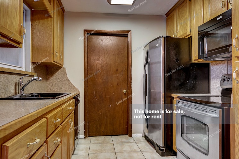 Photo 28 of 43 - 6215 Ogden Rd, Jacksonville, FL 32216