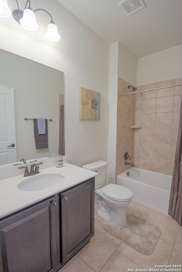 Photo 17 of 25 - 27403 Valle Blf, Boerne, TX 78015