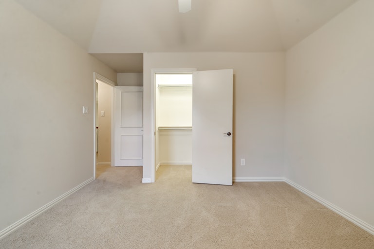 Photo 31 of 33 - 2208 Fairfax Trl, Denton, TX 76205