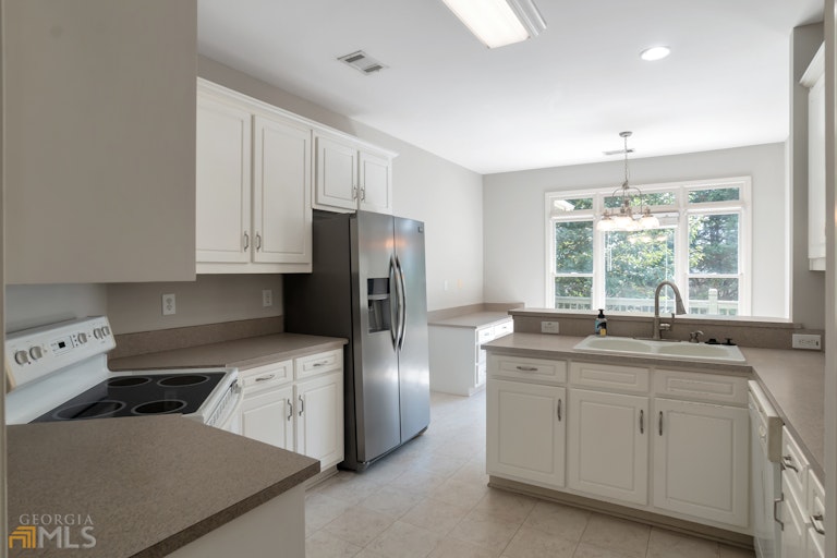 Photo 9 of 44 - 1122 Cayuga Ct, Dacula, GA 30019