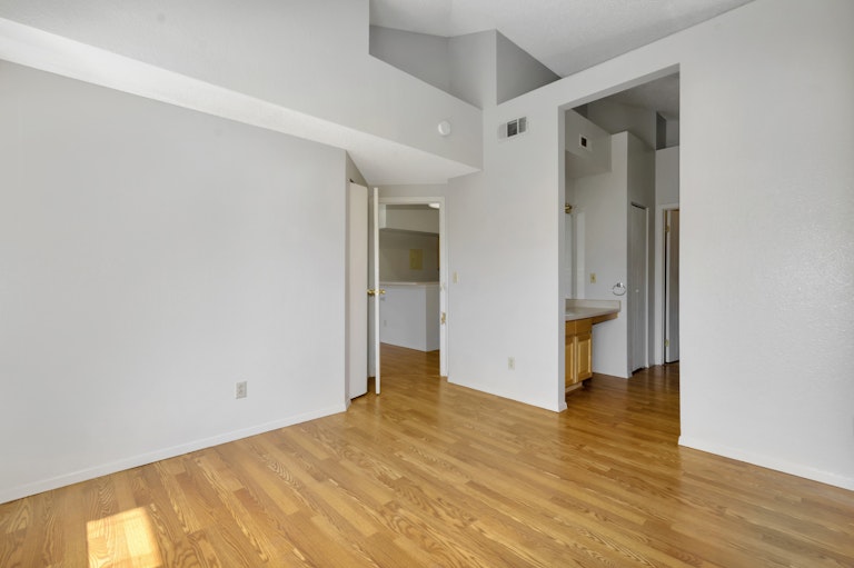 Photo 4 of 17 - 6001 S Yosemite St Unit E205, Greenwood Village, CO 80111