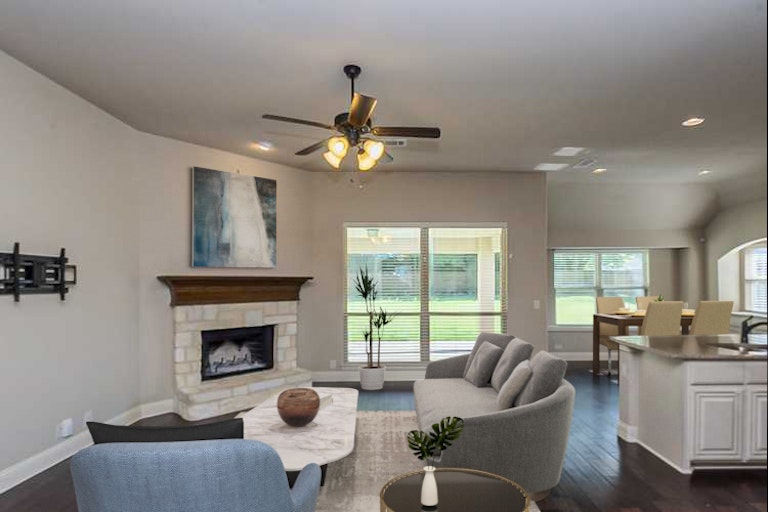 Photo 2 of 32 - 1110 Safrano St, Midlothian, TX 76065
