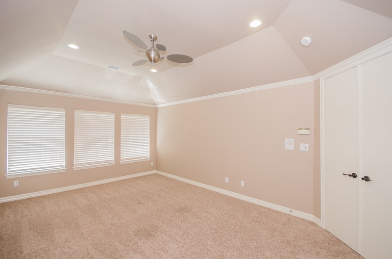 Photo 14 of 43 - 2206 Club Creek Cir, Garland, TX 75043