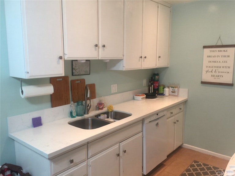 Photo 11 of 30 - 555 S La Veta Park Cir #116, Orange, CA 92868