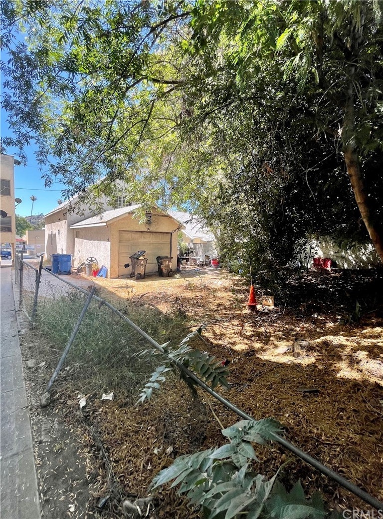 Photo 10 of 31 - 5415 Ash St, Los Angeles, CA 90042