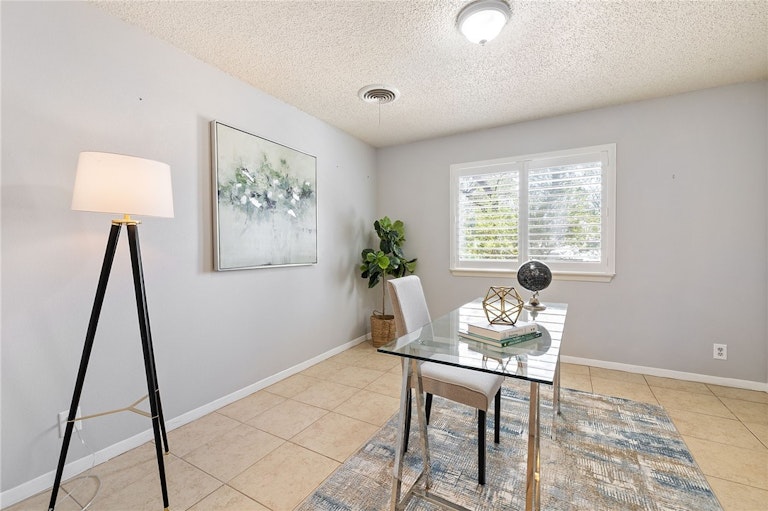 Photo 16 of 39 - 2915 Gabriel View Dr, Georgetown, TX 78628