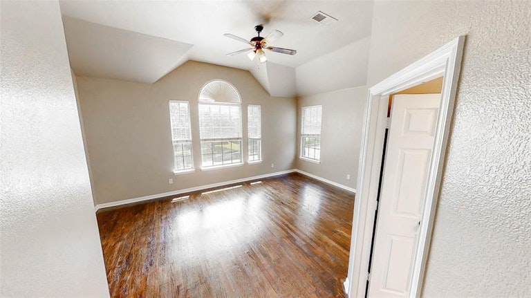 Photo 22 of 36 - 2314 Balleybrooke Dr, Lewisville, TX 75077