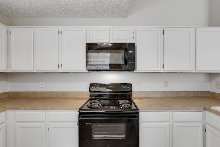 Photo 15 of 25 - 401 Angelina Dr, Arlington, TX 76018
