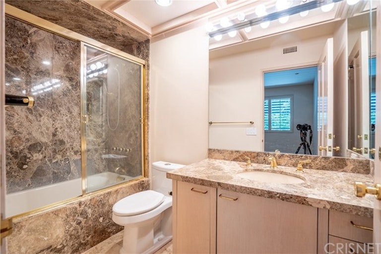 Photo 27 of 72 - 10214 Candleberry Ln, Northridge, CA 91324