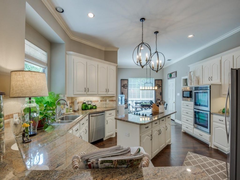 Photo 10 of 36 - 6205 Wittmore Pl, Plano, TX 75093