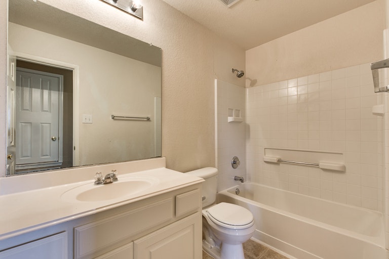 Photo 26 of 31 - 2700 Mountain Lion Dr, Fort Worth, TX 76244