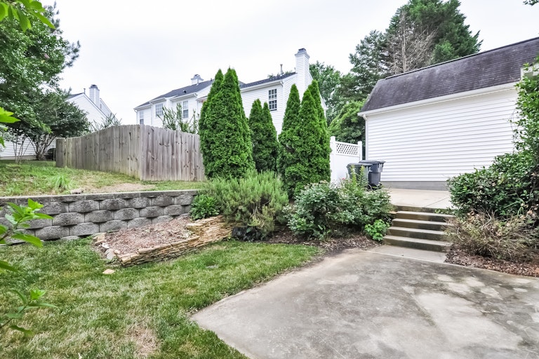 Photo 23 of 25 - 3003 White Cloud Cir, Apex, NC 27502