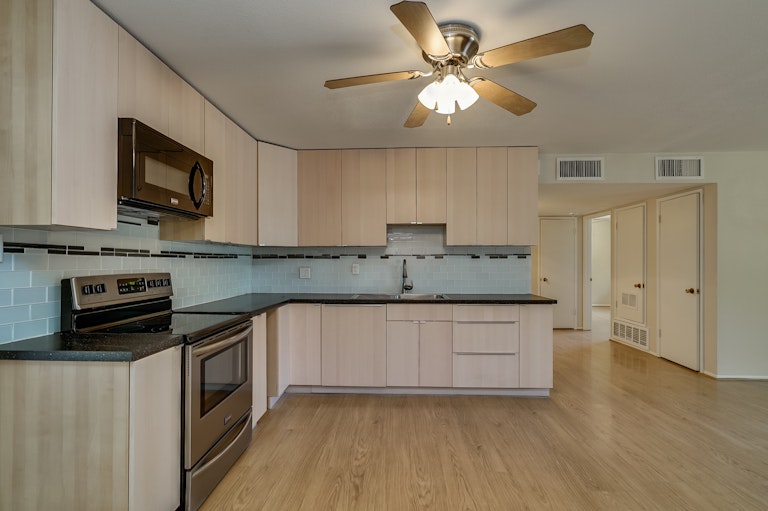 Photo 1 of 15 - 3739 W Las Palmaritas Dr, Phoenix, AZ 85051
