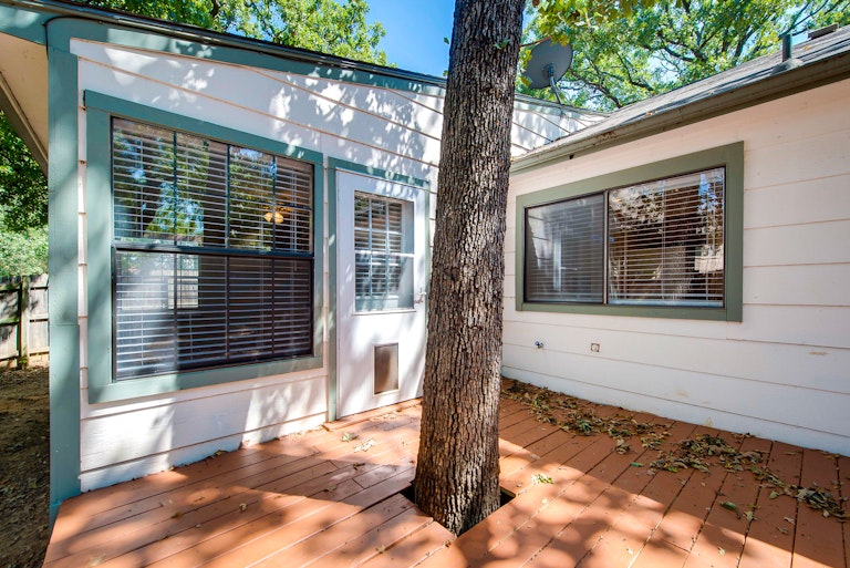 Photo 23 of 25 - 419 Thorn Wood Dr, Euless, TX 76039