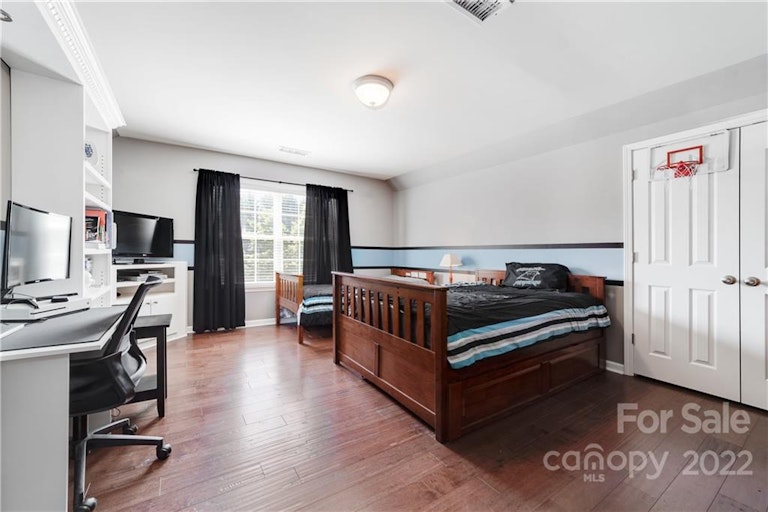 Photo 18 of 32 - 7808 Whisperingwood Dr, Harrisburg, NC 28075