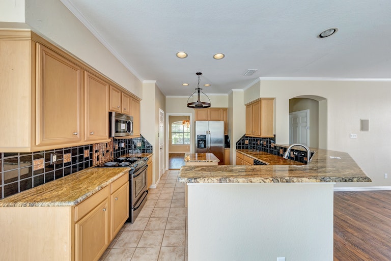 Photo 8 of 30 - 510 Truax Dr, Irving, TX 75063