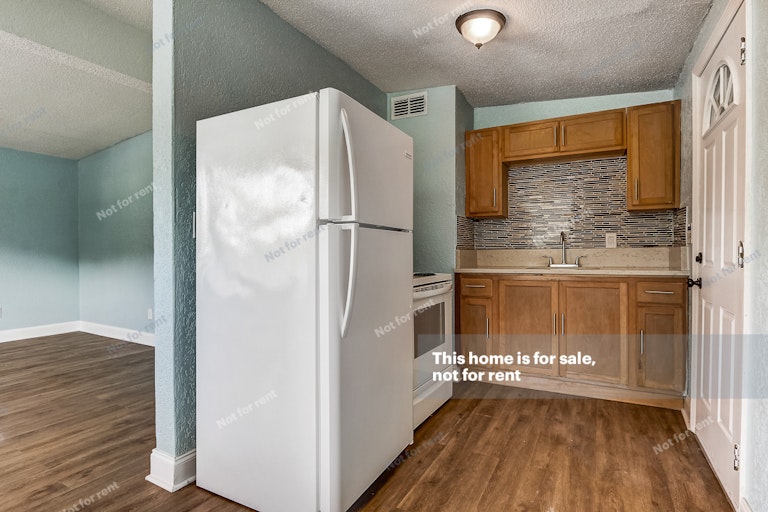 Photo 4 of 29 - 4030 Lockhart Dr N, Jacksonville, FL 32209