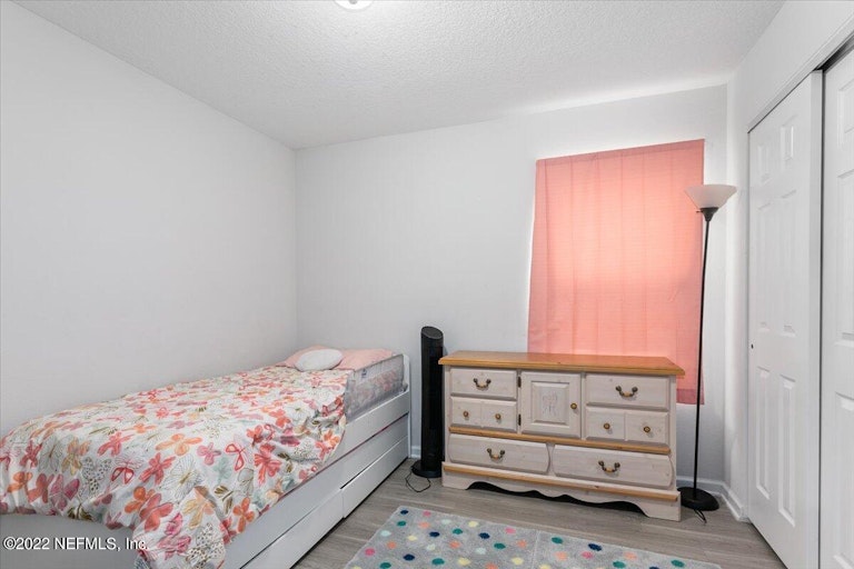 Photo 12 of 17 - 4507 Glendas Meadow Dr, Jacksonville, FL 32210