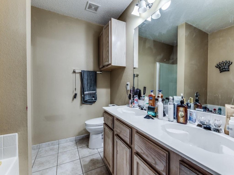 Photo 15 of 23 - 5309 Kingslink Cir, Fort Worth, TX 76135