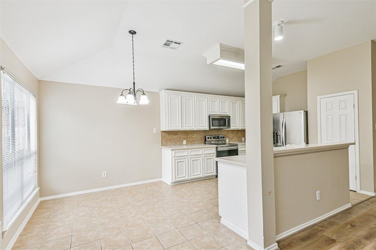 Photo 13 of 21 - 3715 Parkshire Dr, Pearland, TX 77584