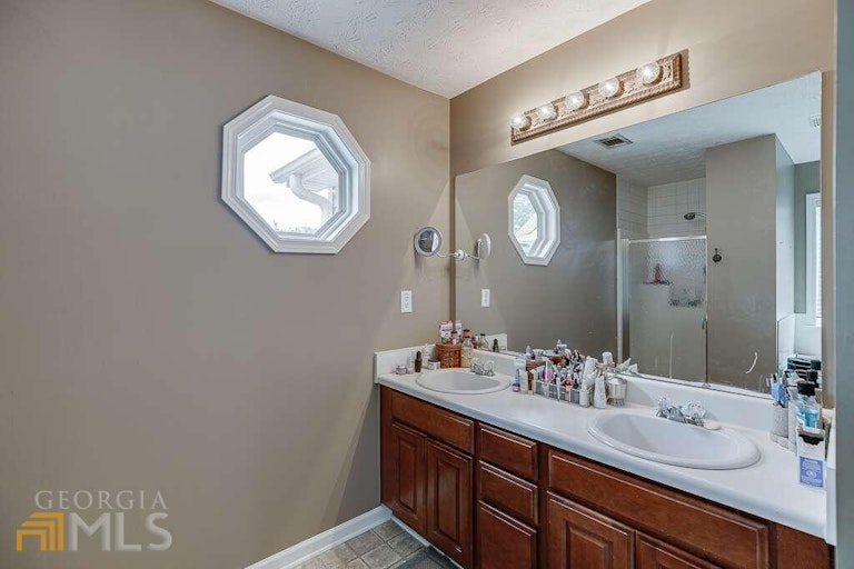 Photo 35 of 41 - 3248 Meadow Point Dr, Snellville, GA 30039