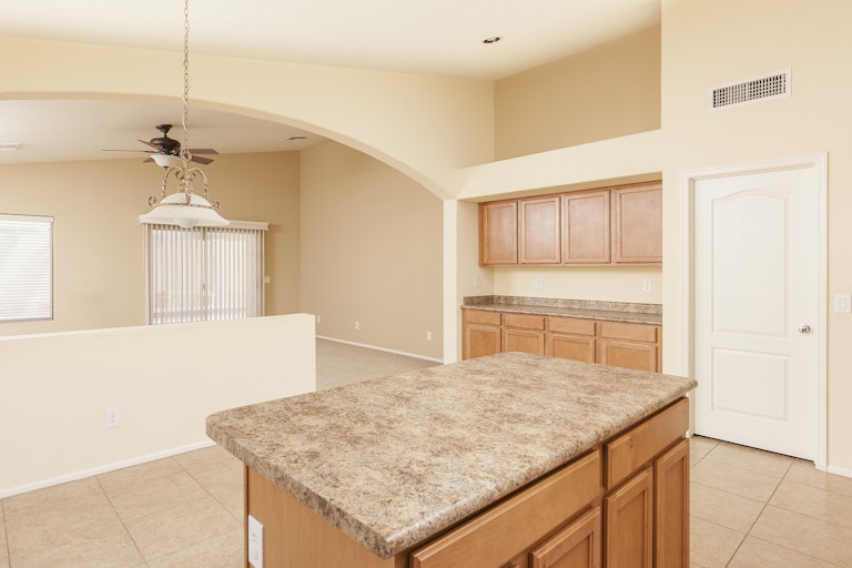 Photo 5 of 26 - 2215 W Peak View Rd, Phoenix, AZ 85085