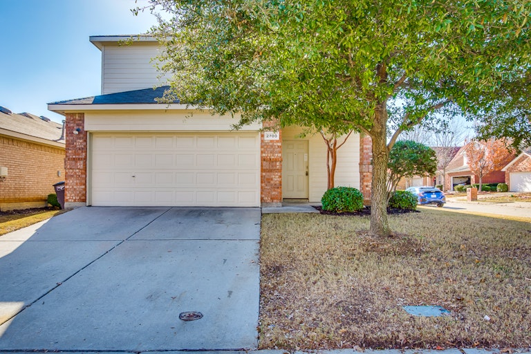 Photo 1 of 31 - 2700 Mountain Lion Dr, Fort Worth, TX 76244