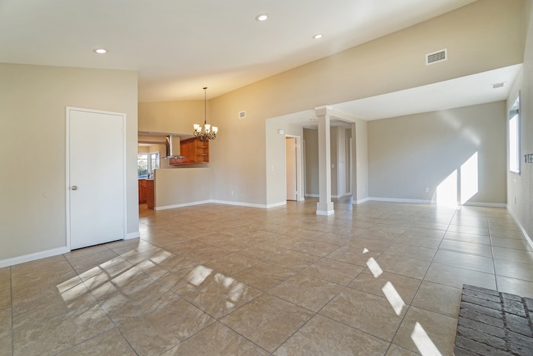 Photo 5 of 17 - 8730 Sandhill Dr, Riverside, CA 92508