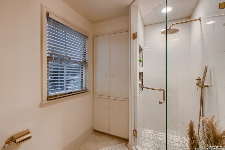Photo 23 of 38 - 7614 Woodhaven St, San Antonio, TX 78209