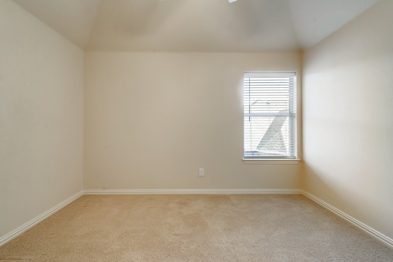 Photo 30 of 33 - 2208 Fairfax Trl, Denton, TX 76205