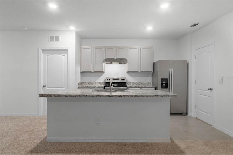 Photo 16 of 40 - 729 Squires Grove Dr, Winter Haven, FL 33880