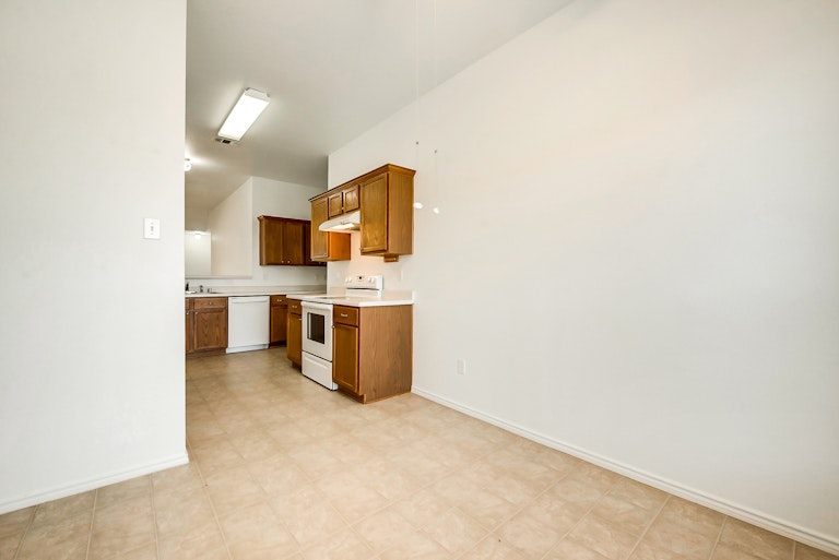 Photo 8 of 26 - 3644 Diamond Ranch Rd, Roanoke, TX 76262