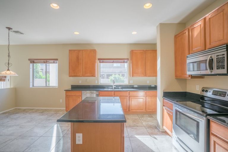 Photo 7 of 39 - 16169 W Christy Dr, Surprise, AZ 85379