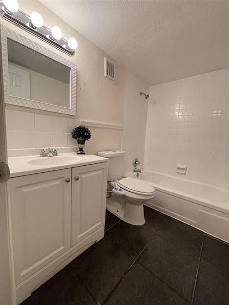 Photo 12 of 24 - 910 Lake Destiny Rd Unit C, Altamonte Springs, FL 32714