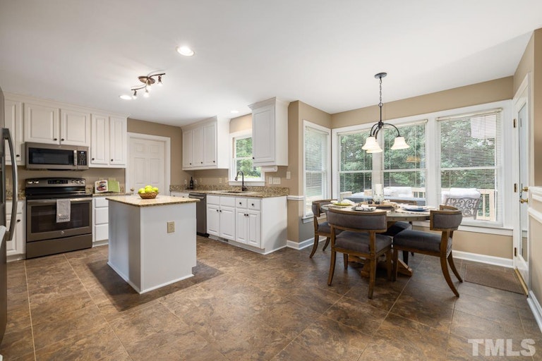 Photo 11 of 41 - 204 Merry Hill Dr, Cary, NC 27518