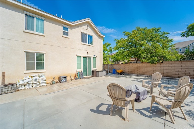Photo 11 of 36 - 3982 Barbury Palms Way, Perris, CA 92571