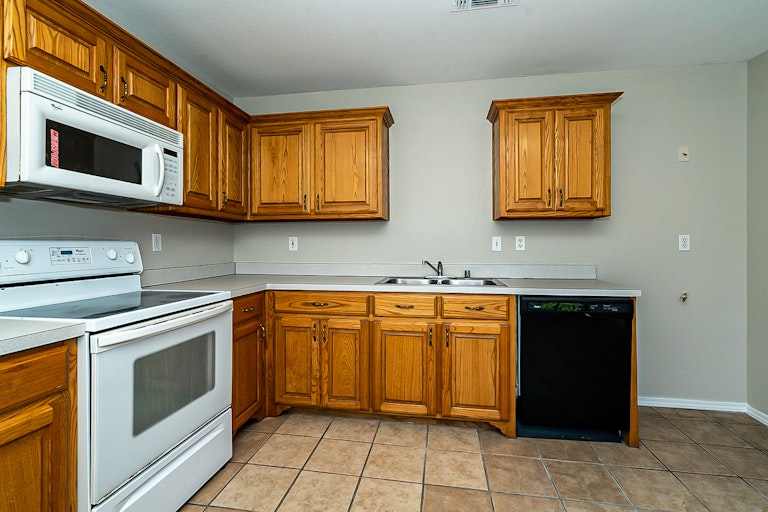 Photo 8 of 18 - 5605 Baker Dr, The Colony, TX 75056