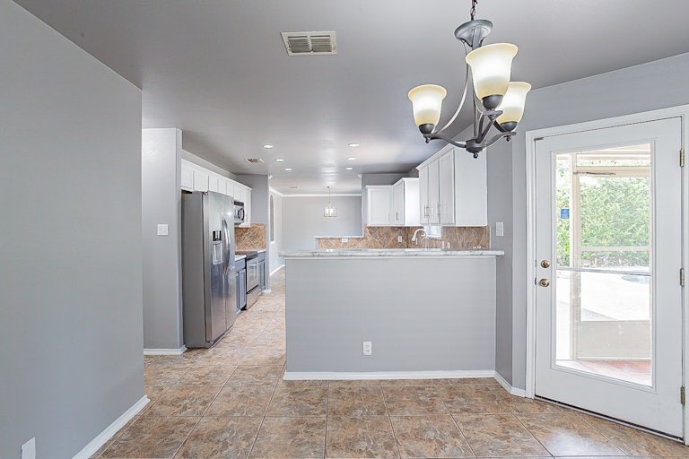 Photo 9 of 21 - 7810 Bur Oak Way, San Antonio, TX 78223