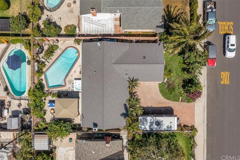 Photo 25 of 28 - 8301 Friesland Dr, Huntington Beach, CA 92647