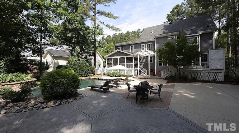 Photo 37 of 47 - 284 Elmcrest Dr, Holly Springs, NC 27540