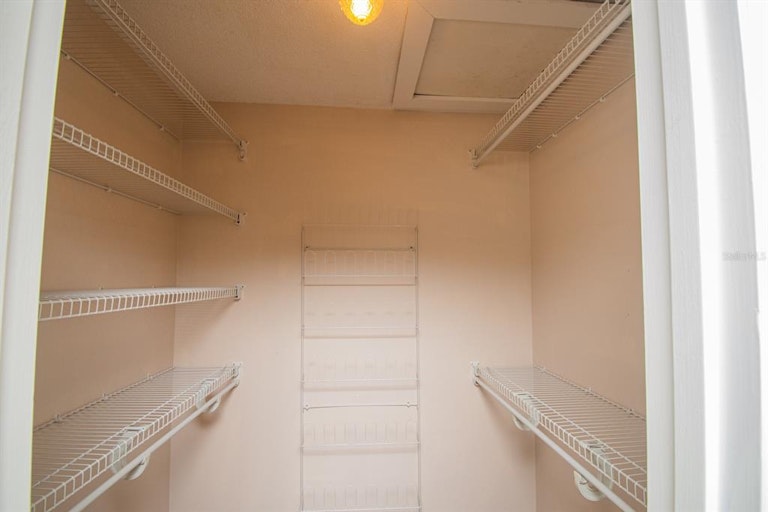 Photo 13 of 23 - 528 Cameo Dr #528, Lakeland, FL 33803