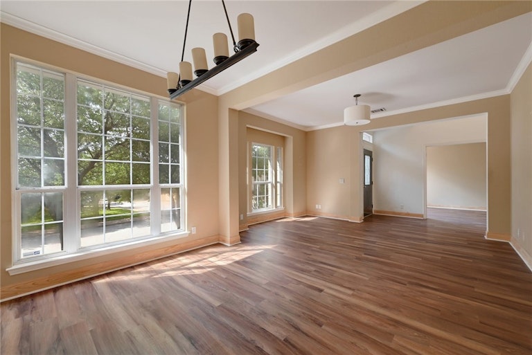 Photo 13 of 31 - 11922 Loomis Dr, Austin, TX 78738