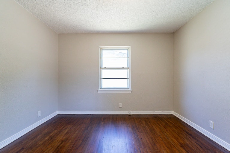 Photo 20 of 25 - 11740 Fernald Ave, Dallas, TX 75218